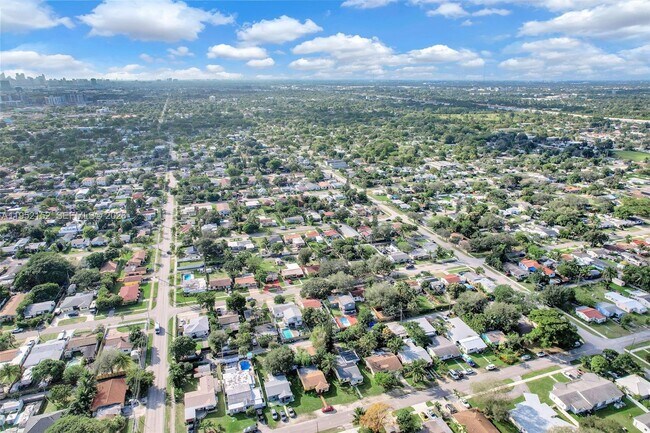 Building Photo - 2419 Coolidge St