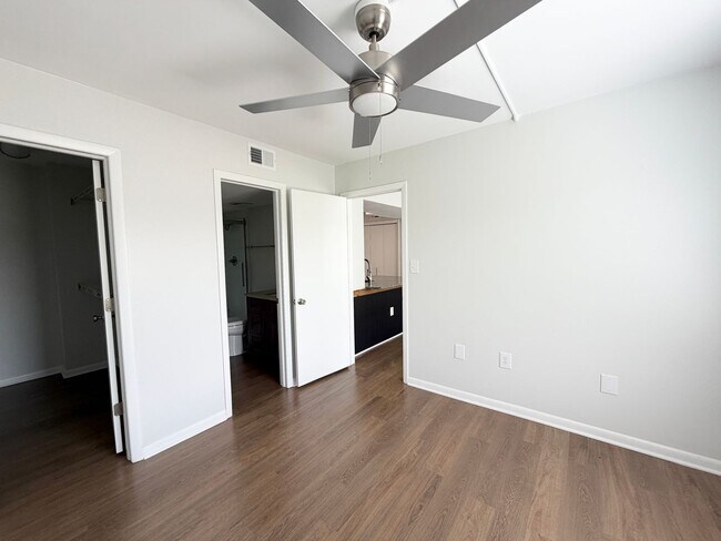 Building Photo - 1600 Park Cir
