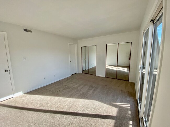 Building Photo - Spacious Condo One Mile to the Beach! One Living Level - Pet Friendly - Private Patio - Ready 05-...