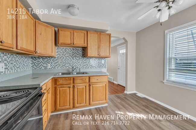 Building Photo - 14215 Tabor Ave, Maple Heights- Spacious 3...