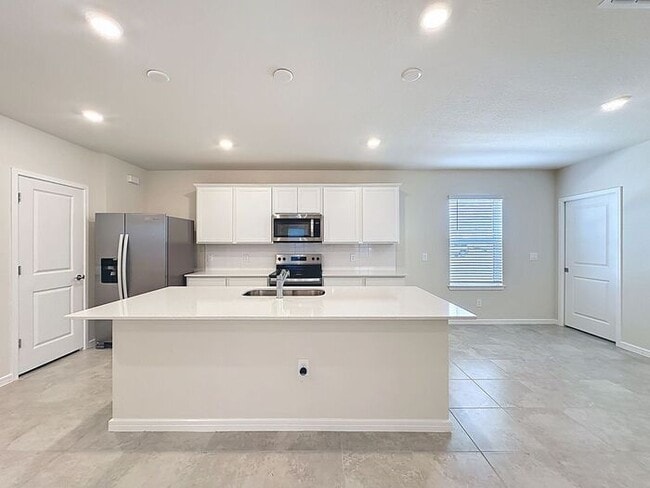 Building Photo - Tohoqua Beauty!