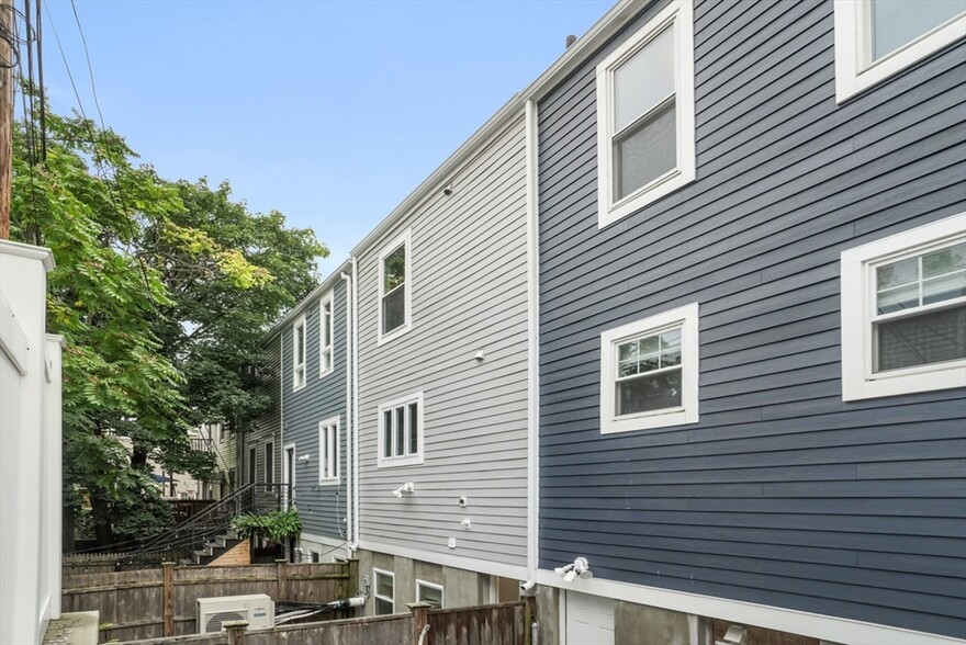 Building Photo - 12 Colebrook St