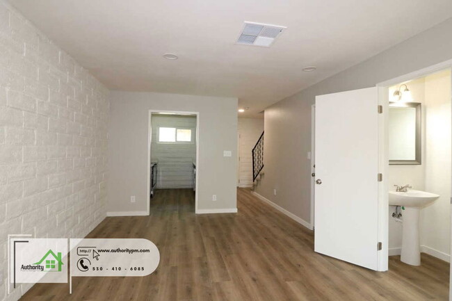 Building Photo - 1105 Olive Ave