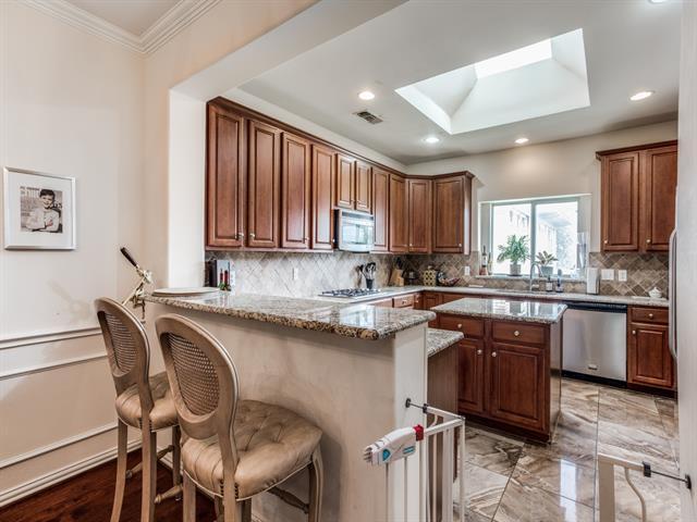 Building Photo - 5735 Richmond Ave