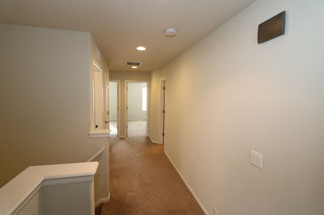Building Photo - 3 bedroom townhome, NE Colorado Springs