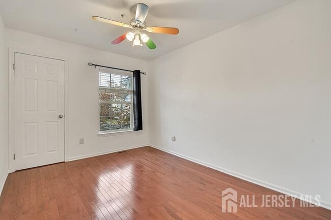 Building Photo - 111 Blossom Cir