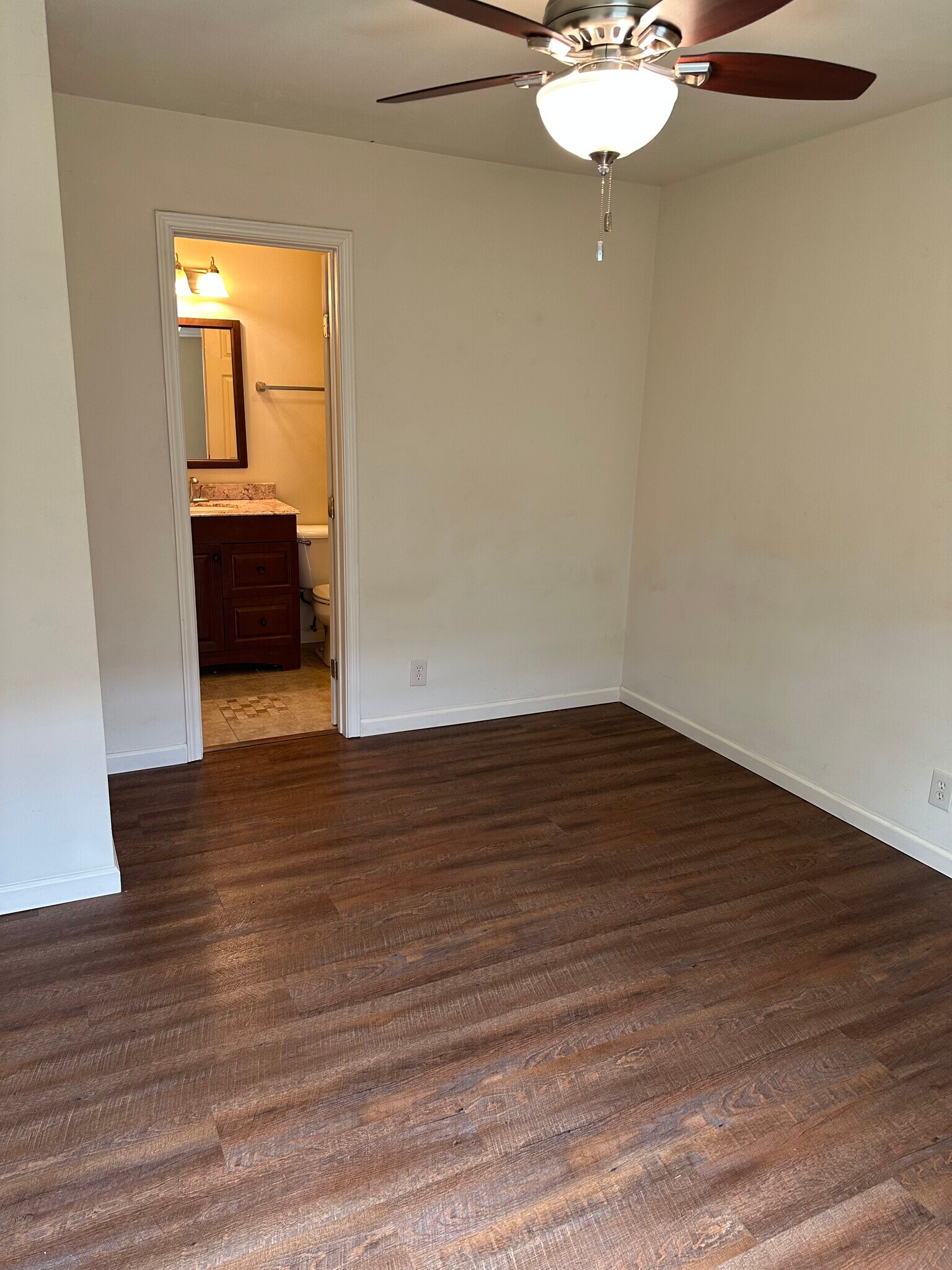 Building Photo - 2602 Oaklawn Ave