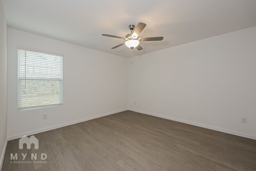 Building Photo - 2740 Ctr Crk Ln