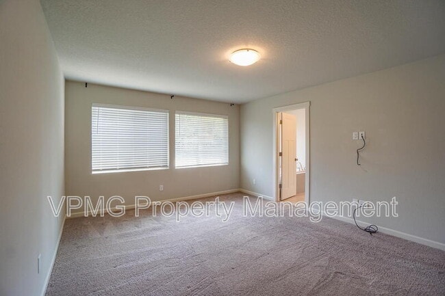 Building Photo - 11603 NE 138th Ave