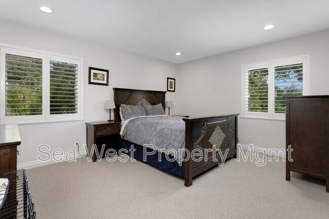 Building Photo - 3267 Bernardo Ln