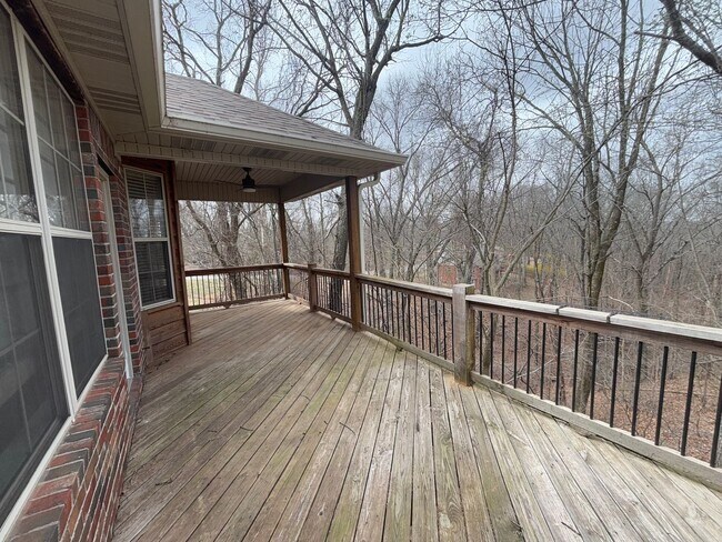 Building Photo - 3 Bedroom, 2 Full Bath, 2-car attached gar...