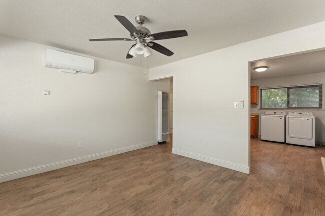 Building Photo - 521nha