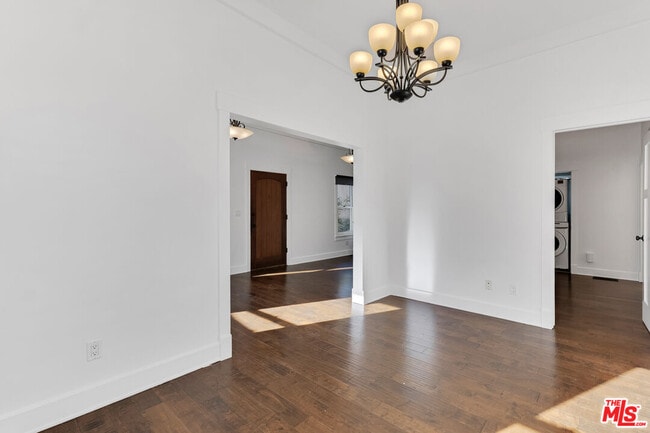 Building Photo - 6117 Glen Holly St