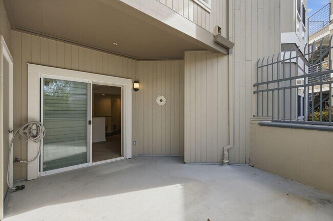 Building Photo - 880 Meridian Bay Ln