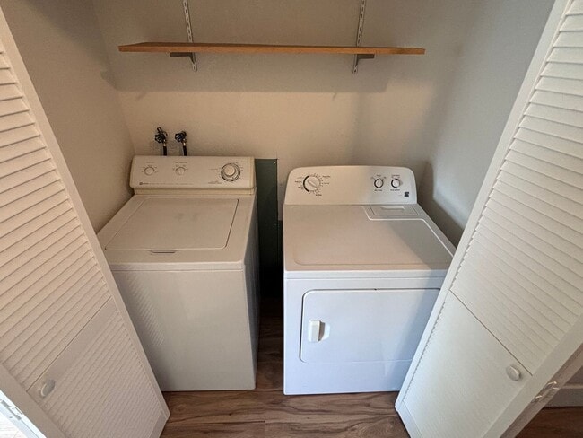 Building Photo - Duplex for rent!