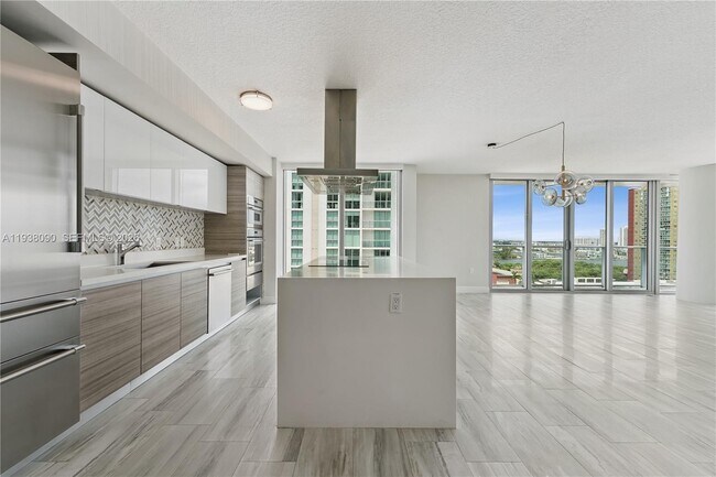 Building Photo - 300 Sunny Isles Blvd