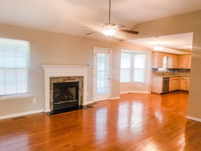 Building Photo - 118 Redbud Dr