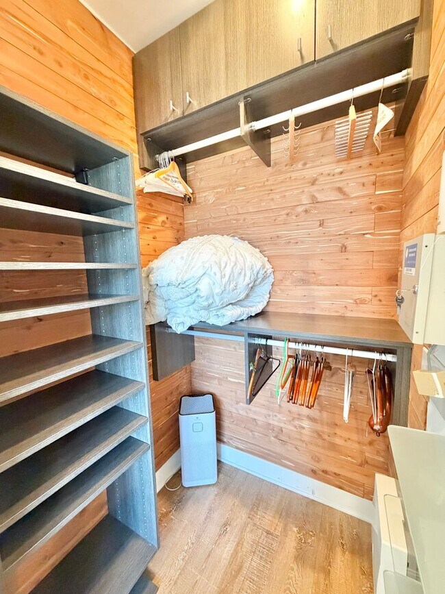 Building Photo - Furnished 3-BR/3-BA Townhouse w/ Giant Roof deck, 2-Car Garage, EV Hookup