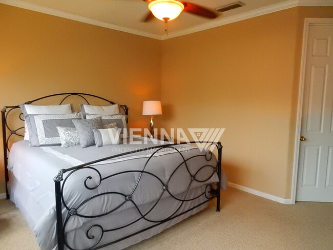 Building Photo - 550 Davenport Way