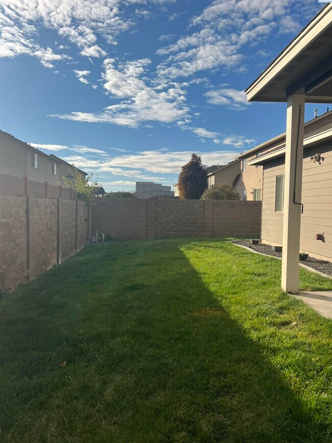 Building Photo - Sourthridge Area for rent