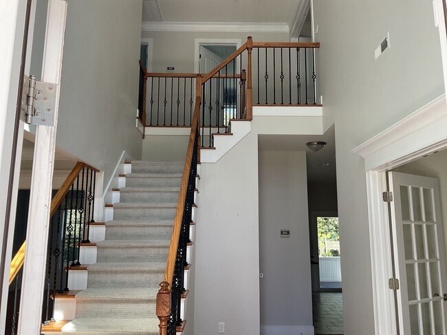 Building Photo - 4 Bedroom 2.5 Bathroom located in Old Mill...