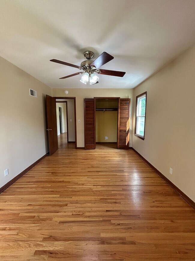 Building Photo - 704 N 74th Ave
