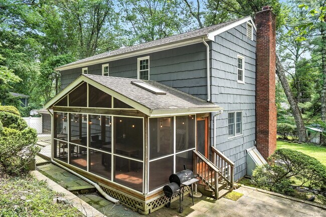 Building Photo - 163 MacGregor Dr