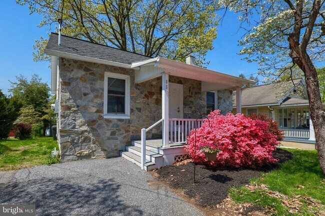 Building Photo - 65 Maytown Ave