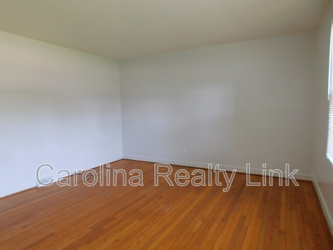 Building Photo - 6119 Tuckaseegee Rd
