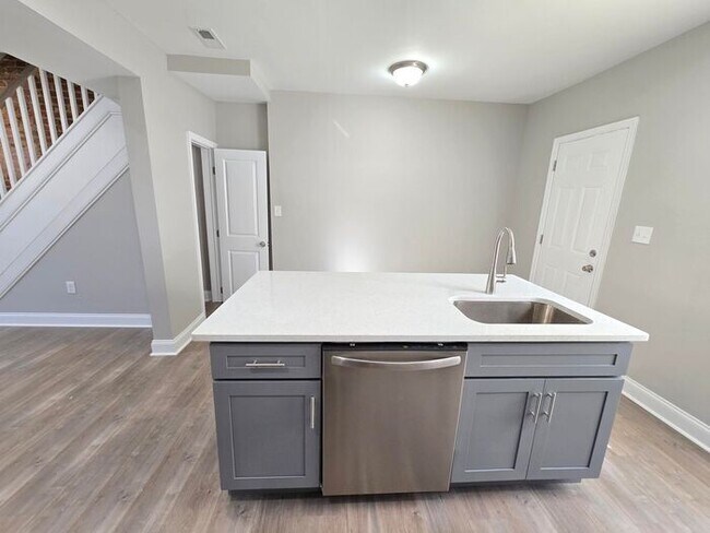 Building Photo - 3169 Ravenwood Ave