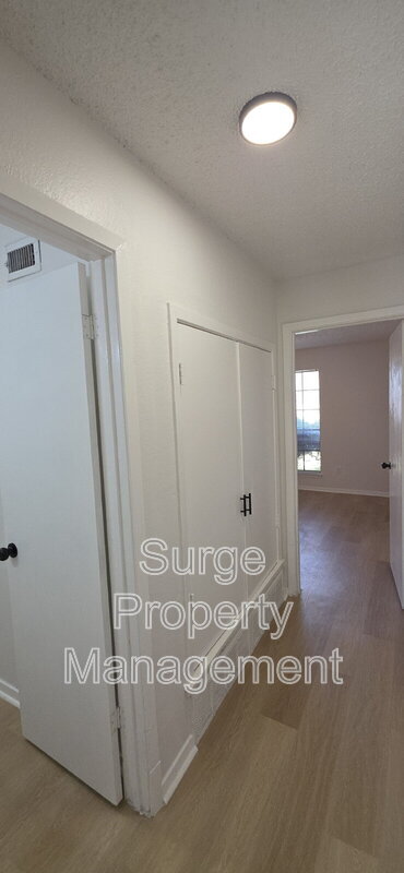 Building Photo - 227 Vista Way