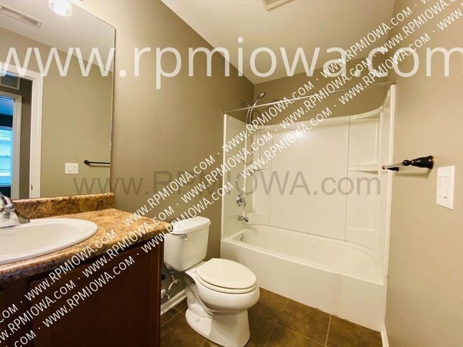 Building Photo - 9065 Greenspire Dr