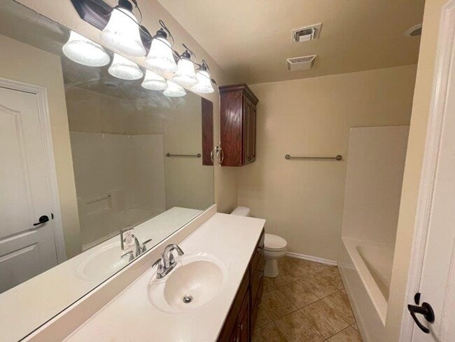 Building Photo - 3 bed plus office with storm shelter in Moore Schools!