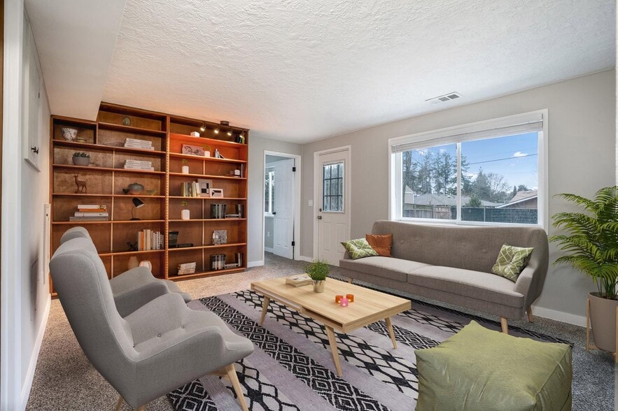 Building Photo - 13665 Sw Parkway