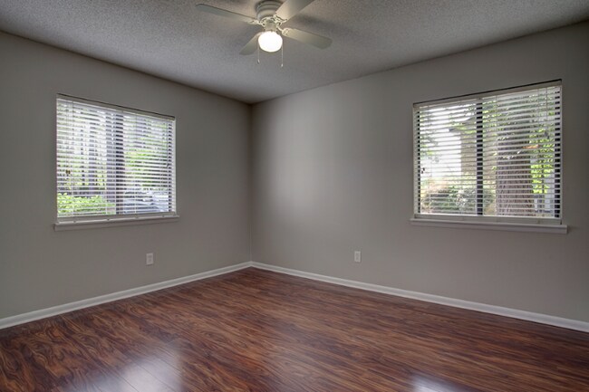 Building Photo - 950 Forestbrook Rd