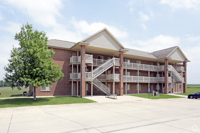 Building Photo - Elevate Apartments at Hawkeye - Student Housing