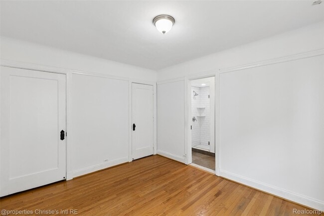 Building Photo - 15 E Kirby St