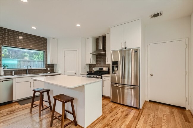 Building Photo - 4916 McKinney St