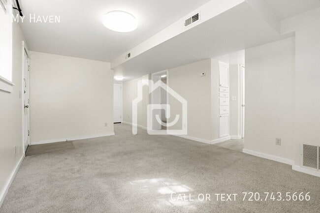 Building Photo - 2917 E 14th Ave
