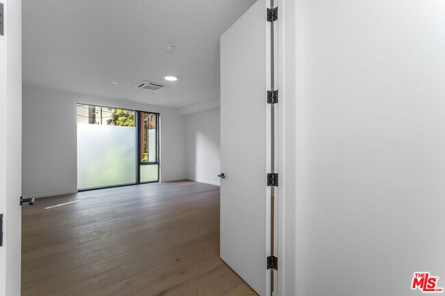 Building Photo - 1618 Hilts Ave
