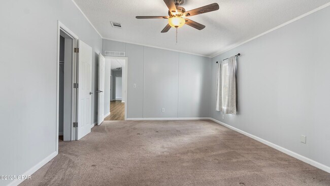 Building Photo - 12808 Clear Creek Rd