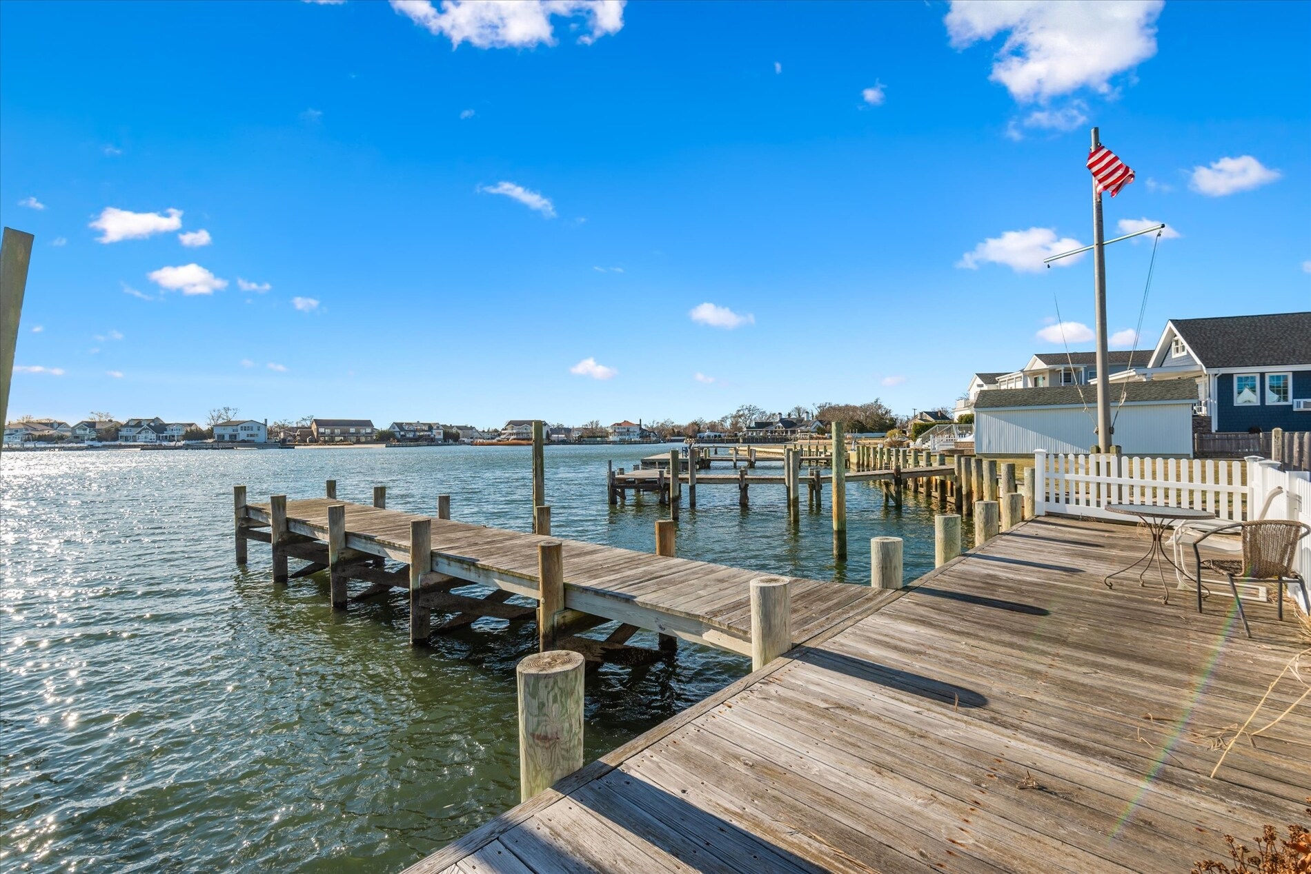 Building Photo - 2 Pirates Cv