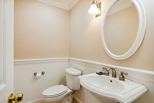 Building Photo - 5 BR 4.5 BA home with inground heated pool and extensive hardscape!