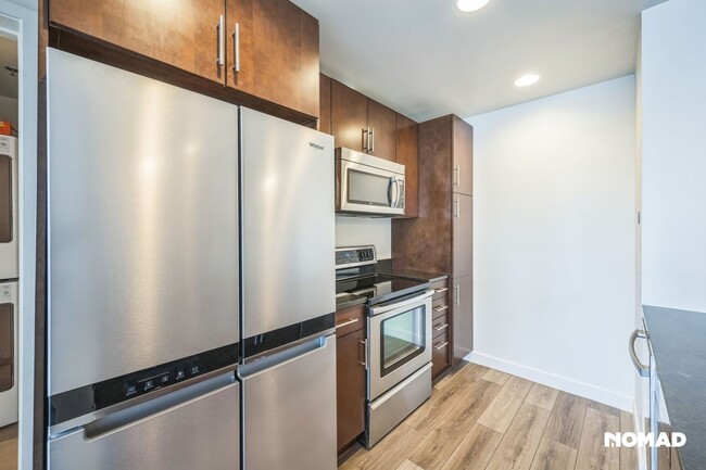 Building Photo - Best Value Luxe One Bedroom Downtown