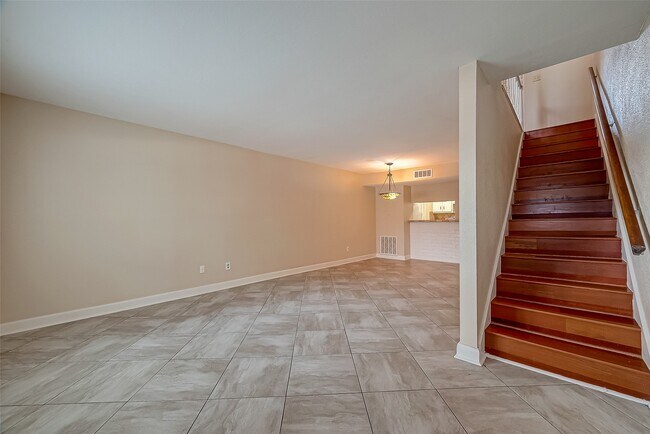 Building Photo - 6410 Del Monte Dr