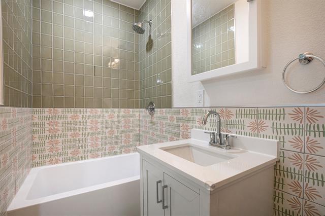 Building Photo - 5318 Trentman St