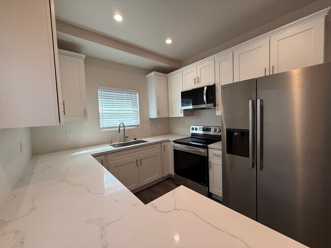 Building Photo - 5104-5106 East Falls View Dr.