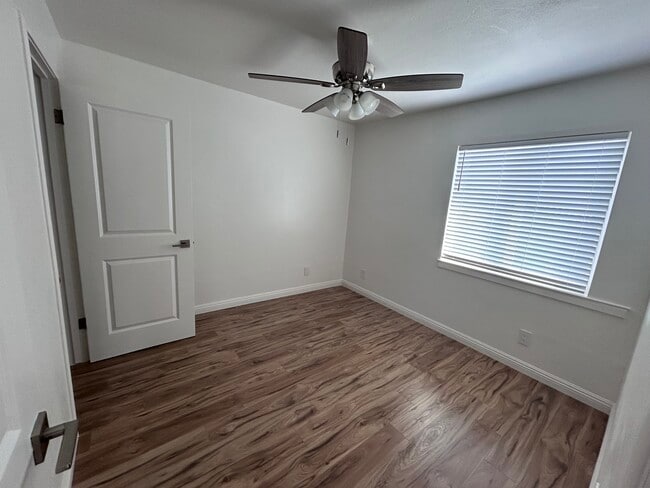 Building Photo - 482 Fuller Ave