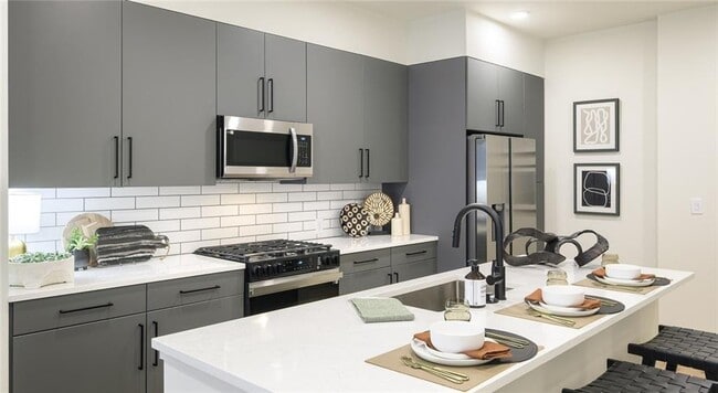 Building Photo - 400 Bishop St NW