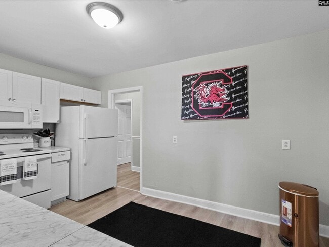 Building Photo - 1342 Karlaney Ave